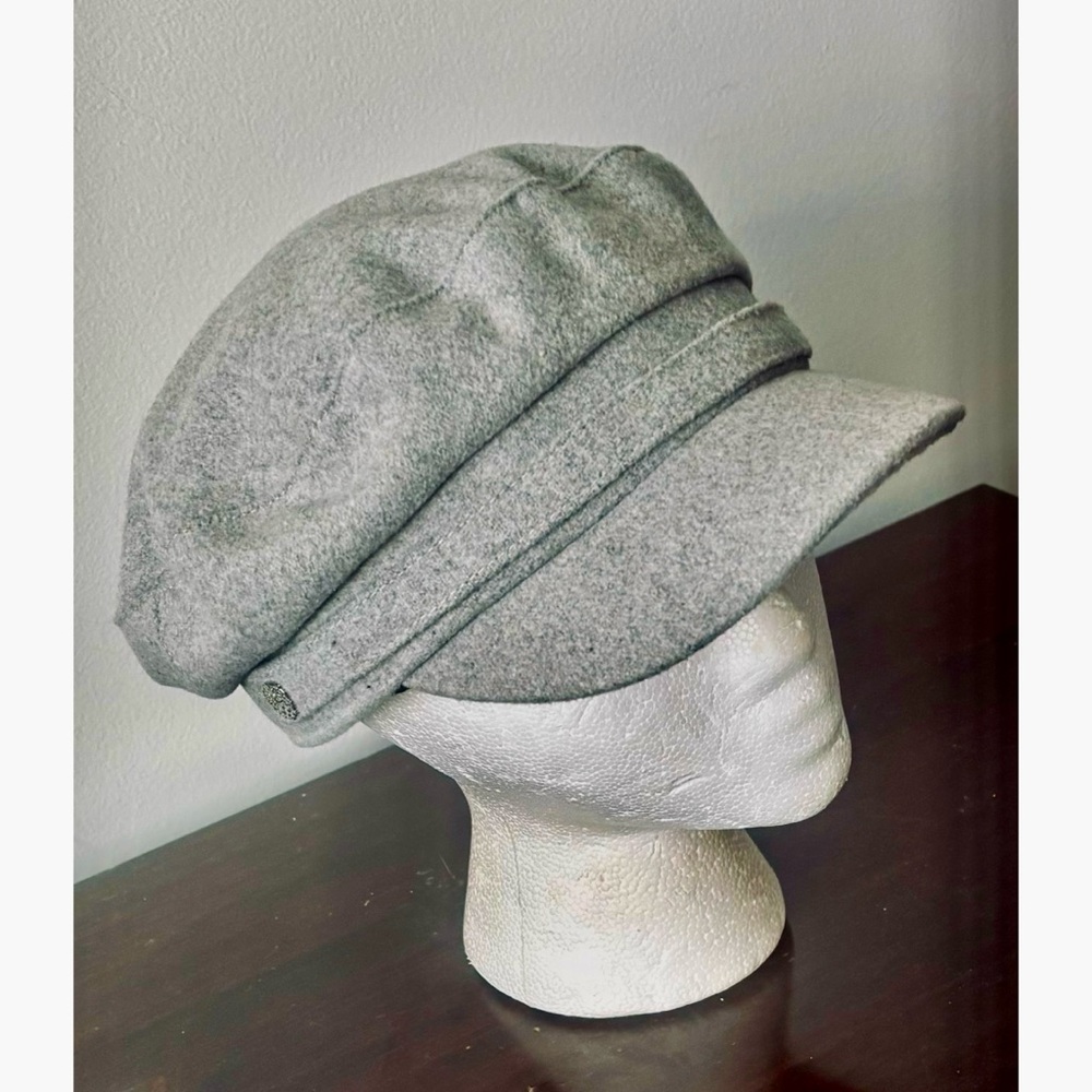 Baker Boy - Newsboy Cap in Gray with Signature Emblem from Vince Camuto-OS